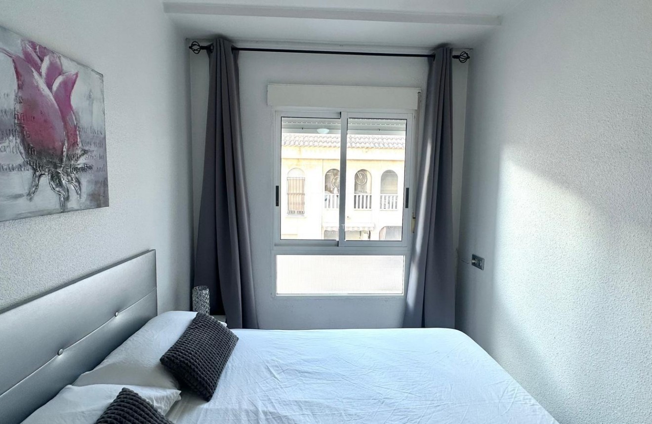 Tweedehands - Appartement / flat -
Torrevieja - Acequion