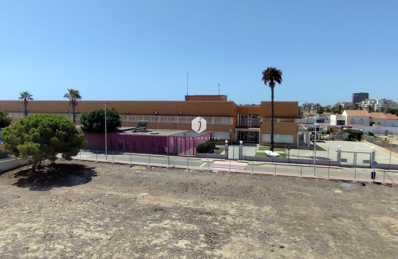 Tweedehands - Villa -
Torrevieja - Aguas Nuevas 2