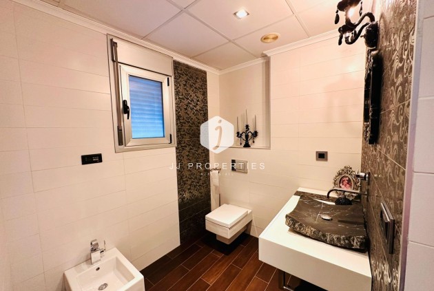 Tweedehands - Appartement / flat -
Torrevieja - Estacion de autobuses