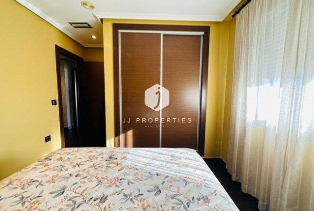 Tweedehands - Appartement / flat -
Torrevieja - Estacion de autobuses