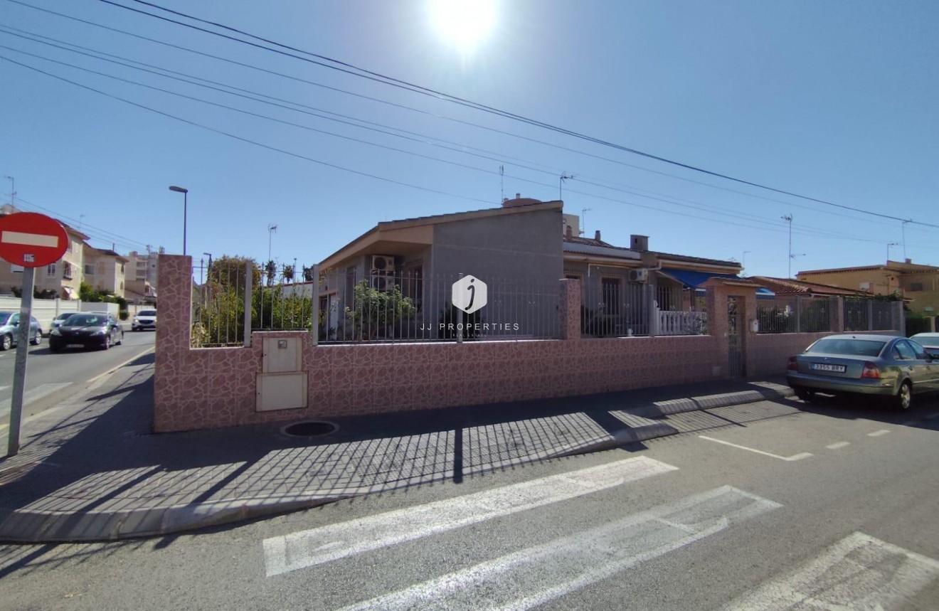 Tweedehands - Villa -
Torrevieja - Estacion de autobuses