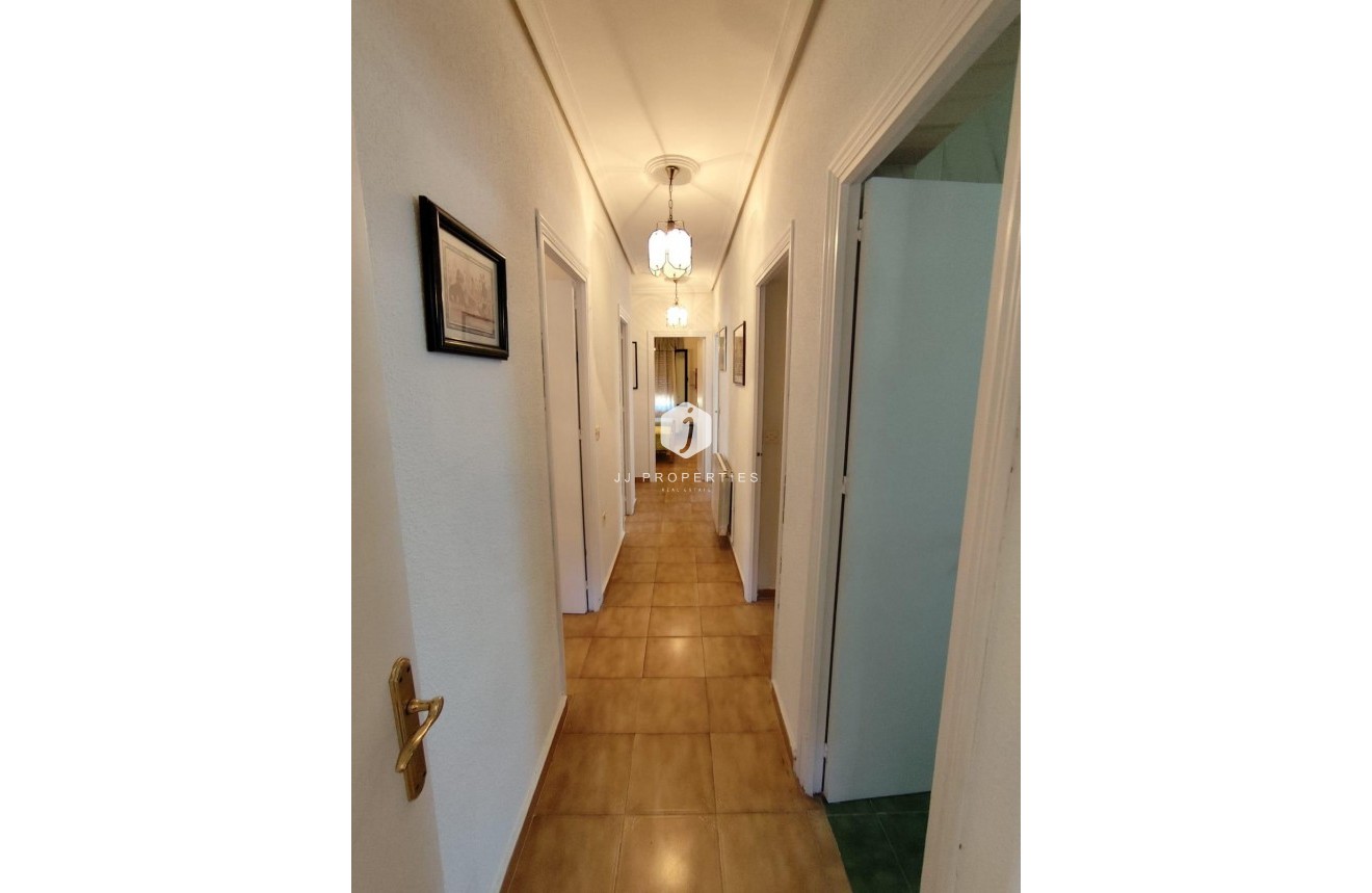 Tweedehands - Villa -
Torrevieja - Estacion de autobuses