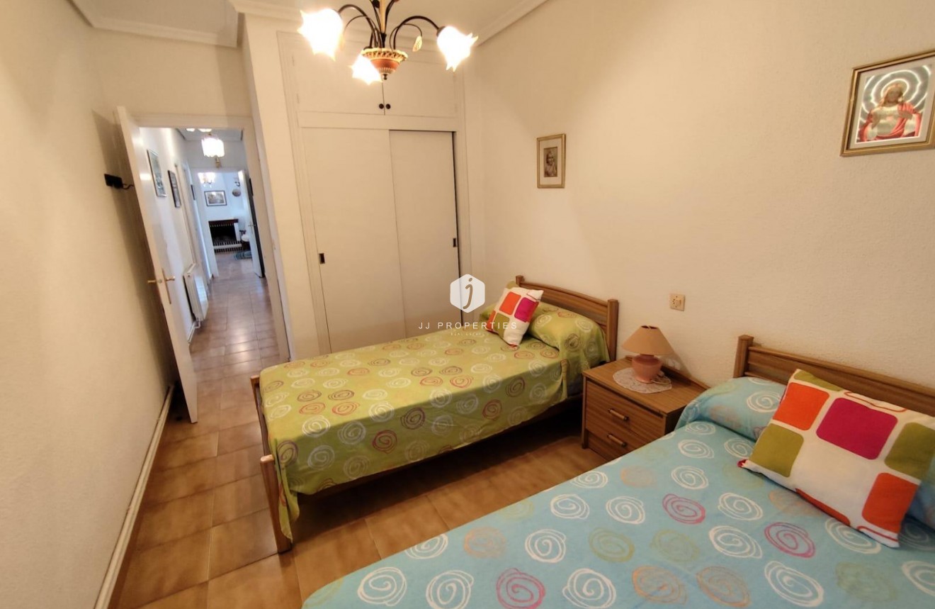 Tweedehands - Villa -
Torrevieja - Estacion de autobuses