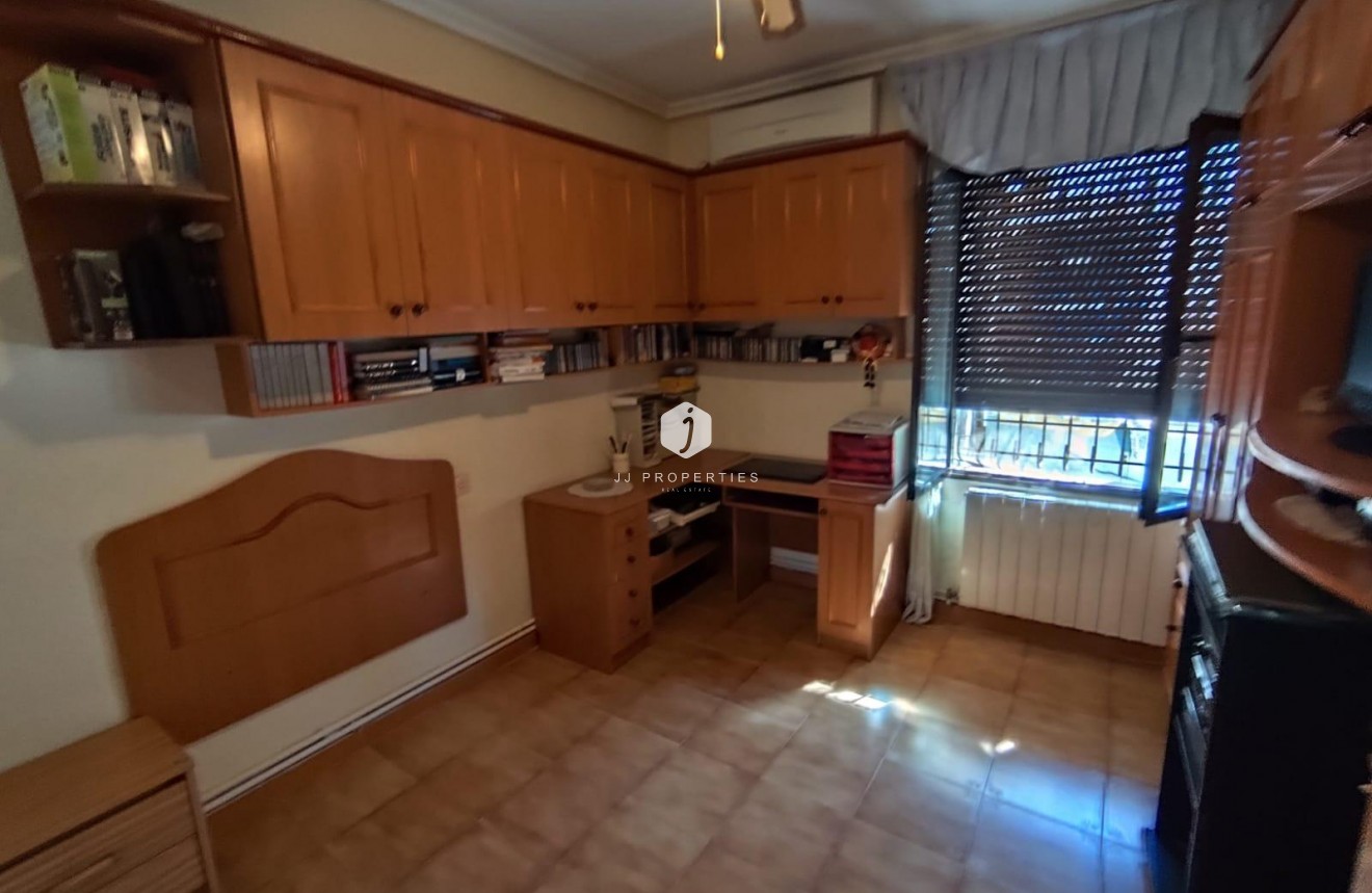 Tweedehands - Villa -
Torrevieja - Estacion de autobuses