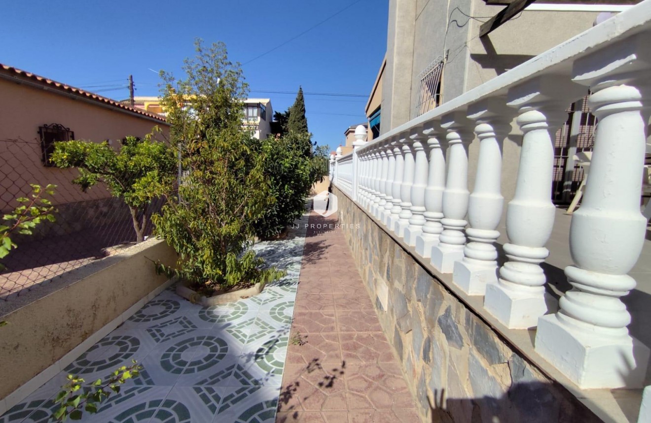 Tweedehands - Villa -
Torrevieja - Estacion de autobuses