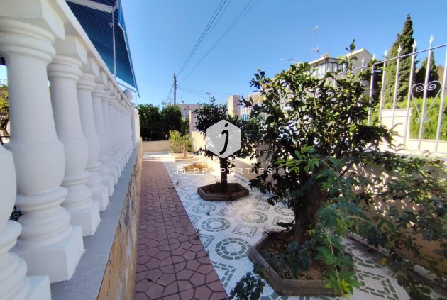 Tweedehands - Villa -
Torrevieja - Estacion de autobuses