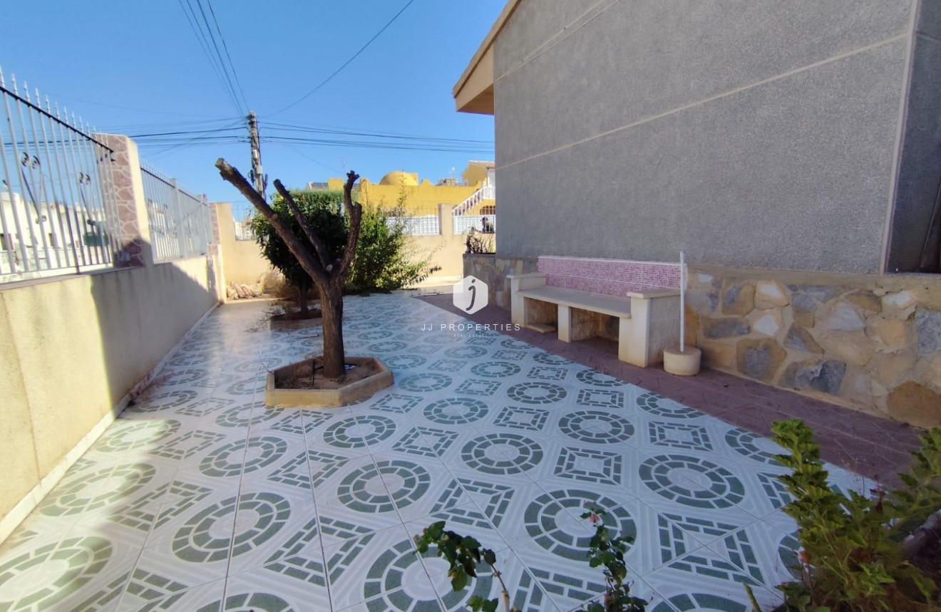 Tweedehands - Villa -
Torrevieja - Estacion de autobuses