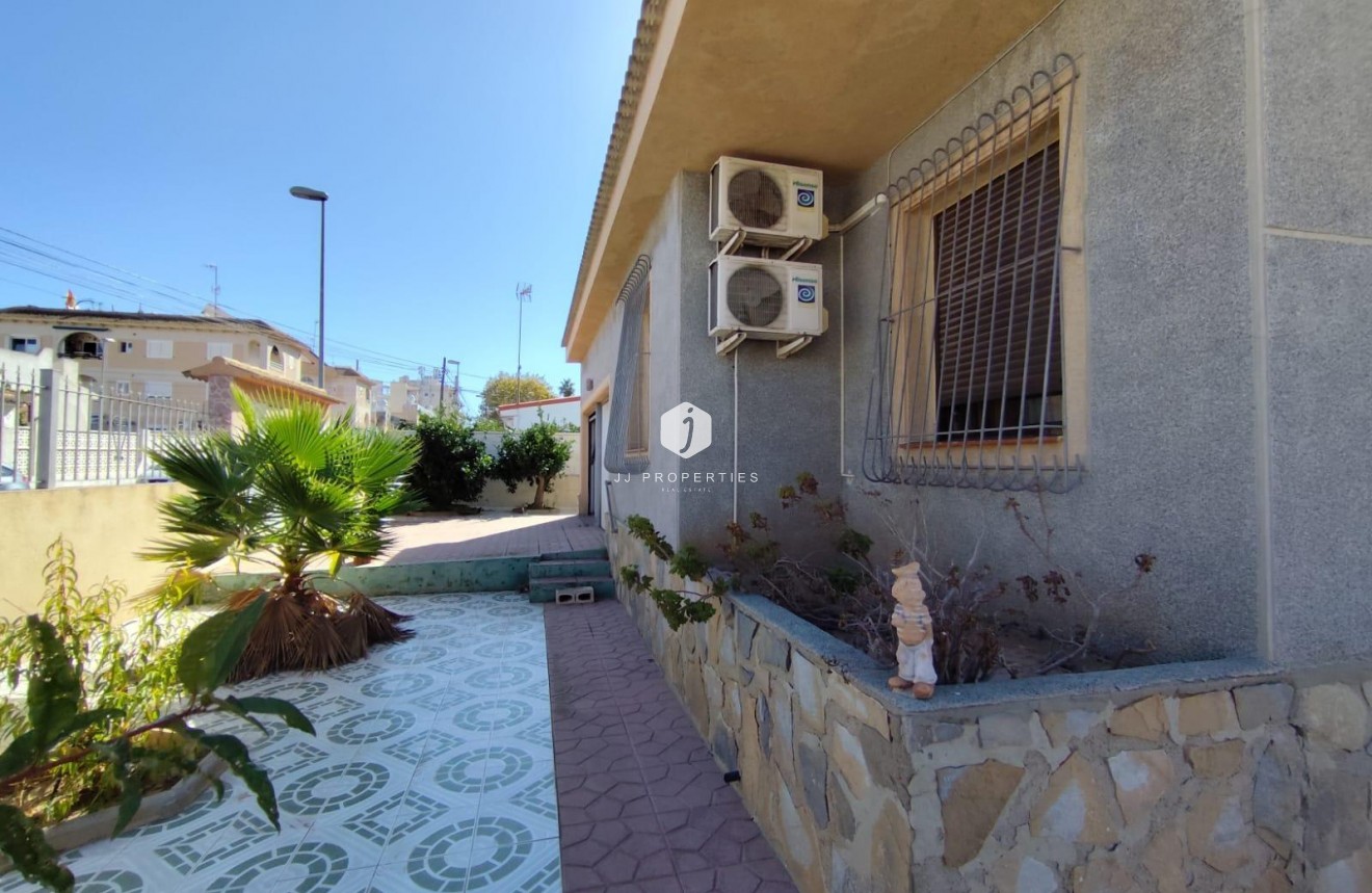 Tweedehands - Villa -
Torrevieja - Estacion de autobuses