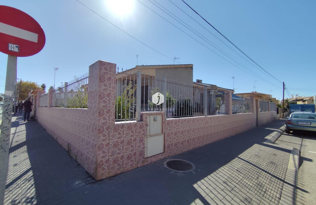 Tweedehands - Villa -
Torrevieja - Estacion de autobuses