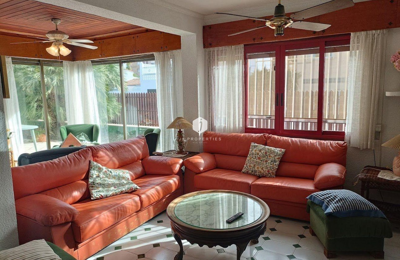 Tweedehands - Villa -
Orihuela Costa - Campoamor