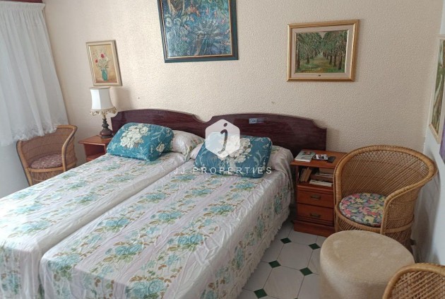 Tweedehands - Villa -
Orihuela Costa - Campoamor