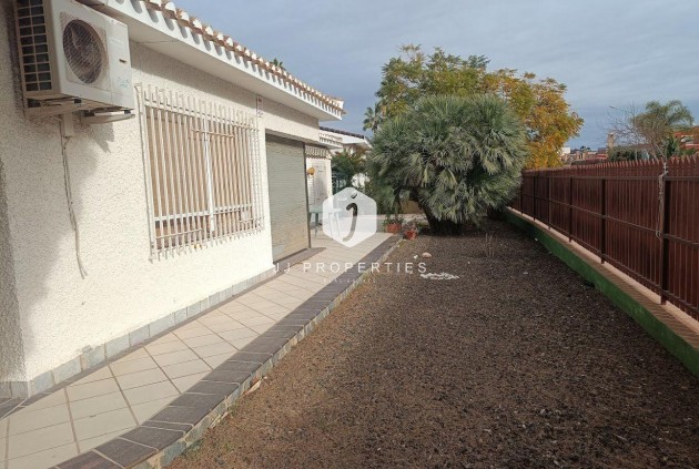 Tweedehands - Villa -
Orihuela Costa - Campoamor