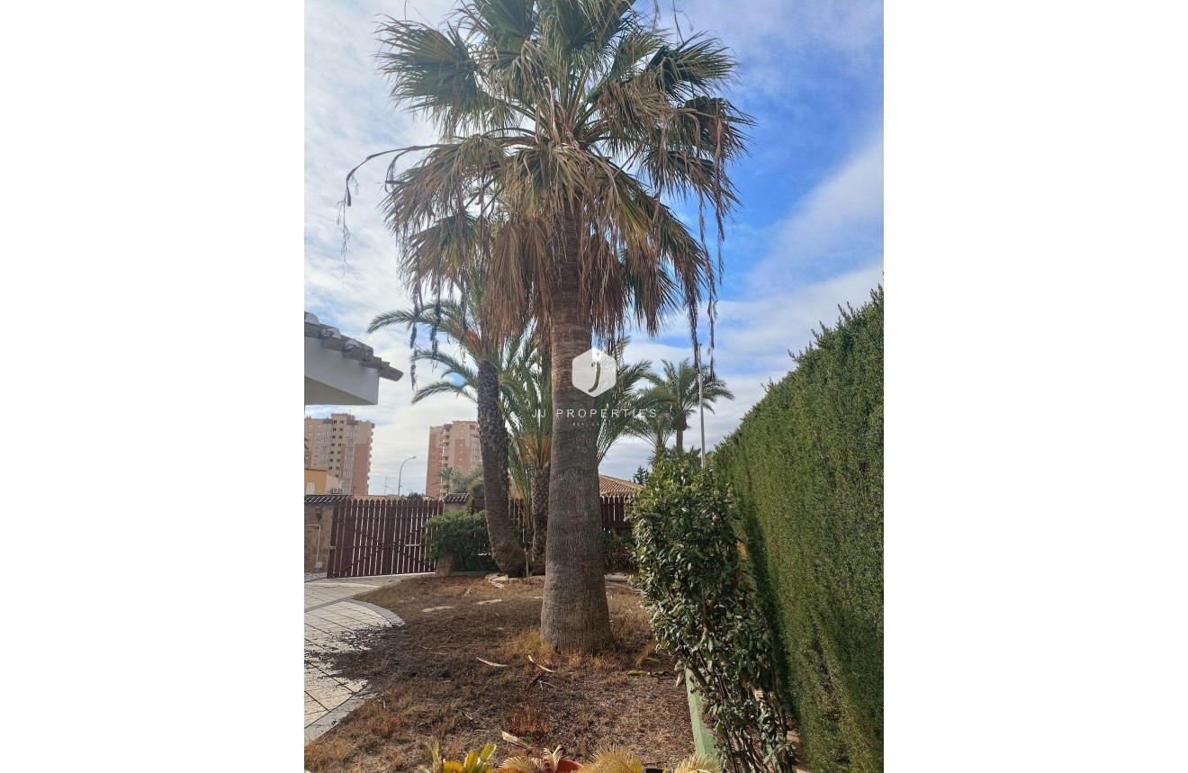 Tweedehands - Villa -
Orihuela Costa - Campoamor