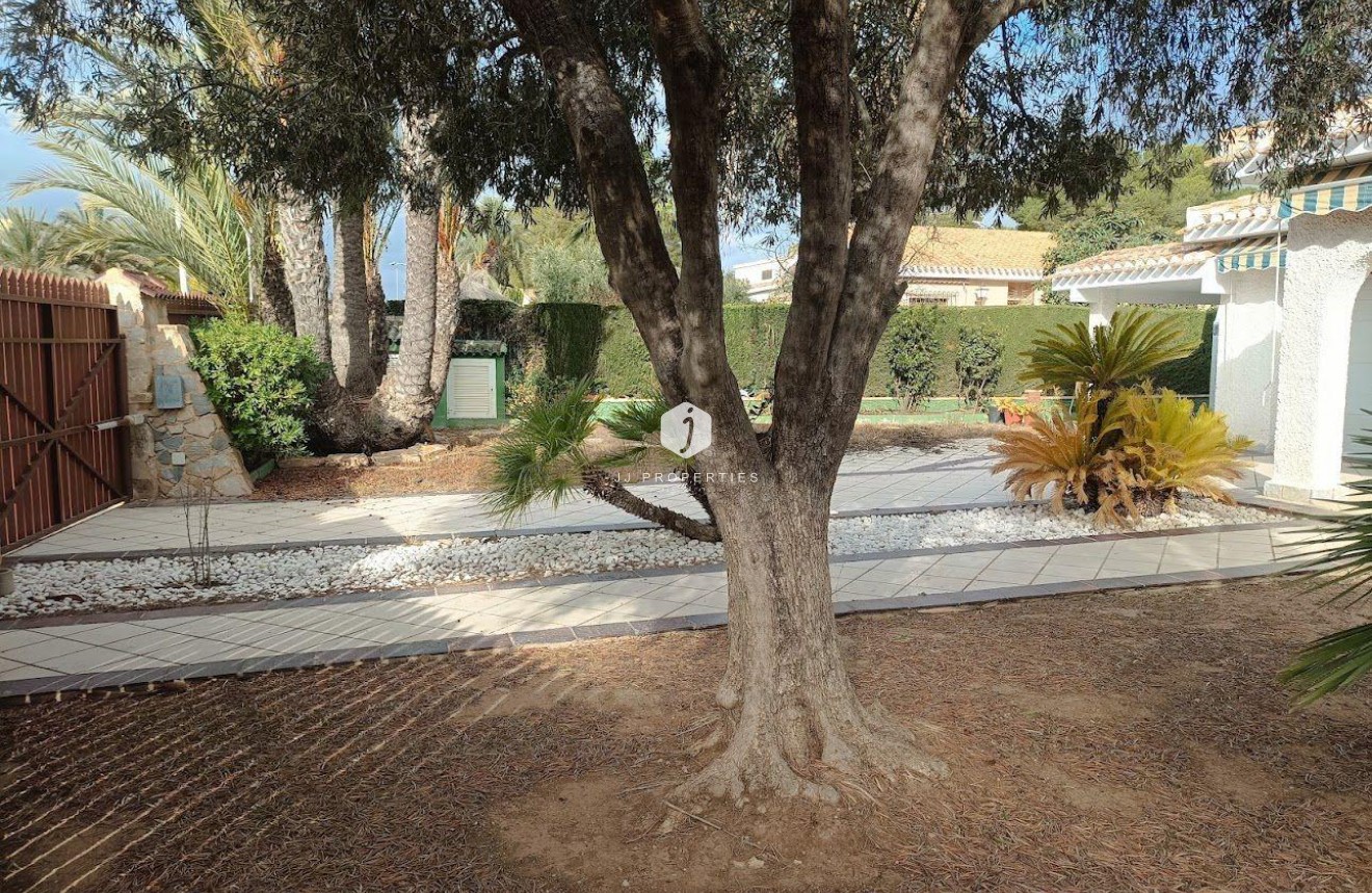 Tweedehands - Villa -
Orihuela Costa - Campoamor