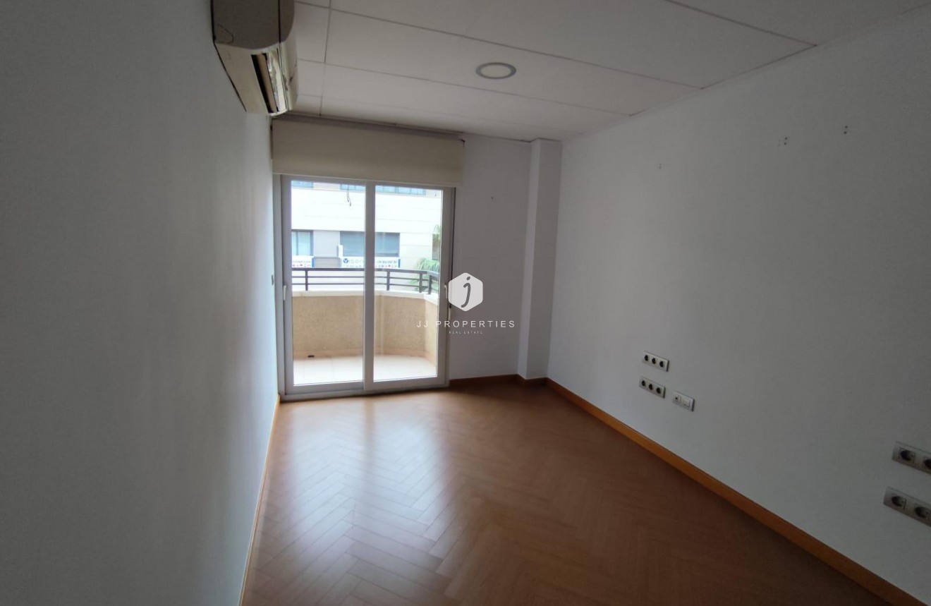 Tweedehands - Appartement / flat -
Torrevieja - Puerto