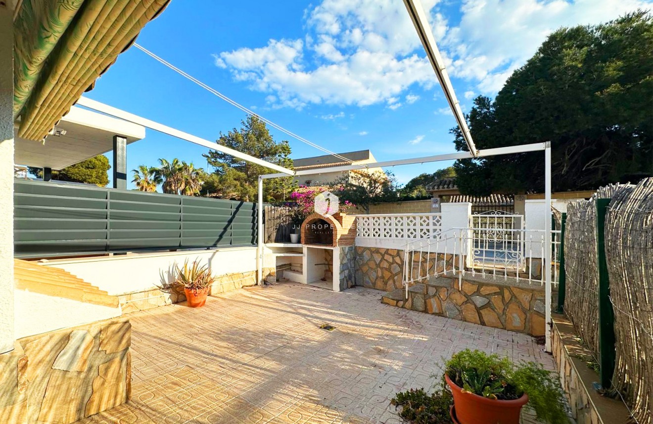 Tweedehands - Chalet -
Orihuela Costa - Costa Blanca