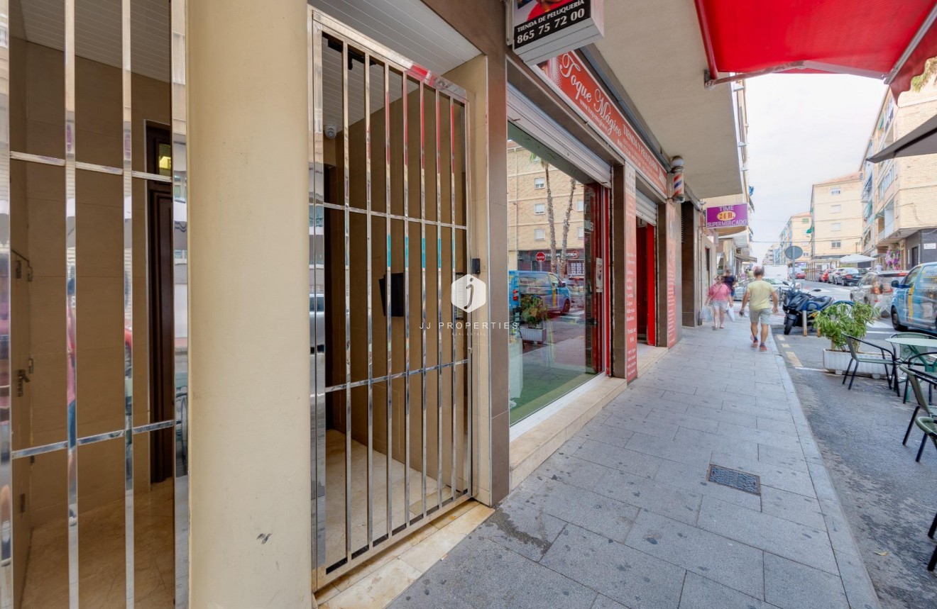 Tweedehands - Appartement / flat -
Torrevieja - Estacion de autobuses