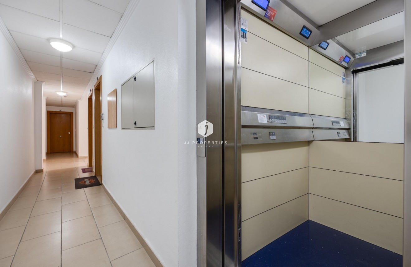 Tweedehands - Appartement / flat -
Torrevieja - Estacion de autobuses