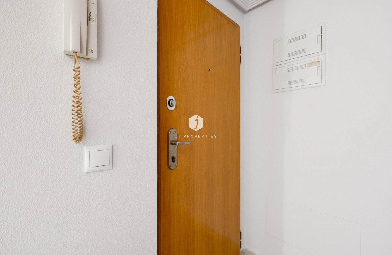 Tweedehands - Appartement / flat -
Torrevieja - Estacion de autobuses