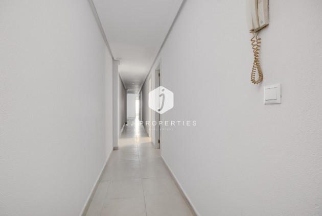 Tweedehands - Appartement / flat -
Torrevieja - Estacion de autobuses