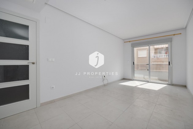 Tweedehands - Appartement / flat -
Torrevieja - Estacion de autobuses