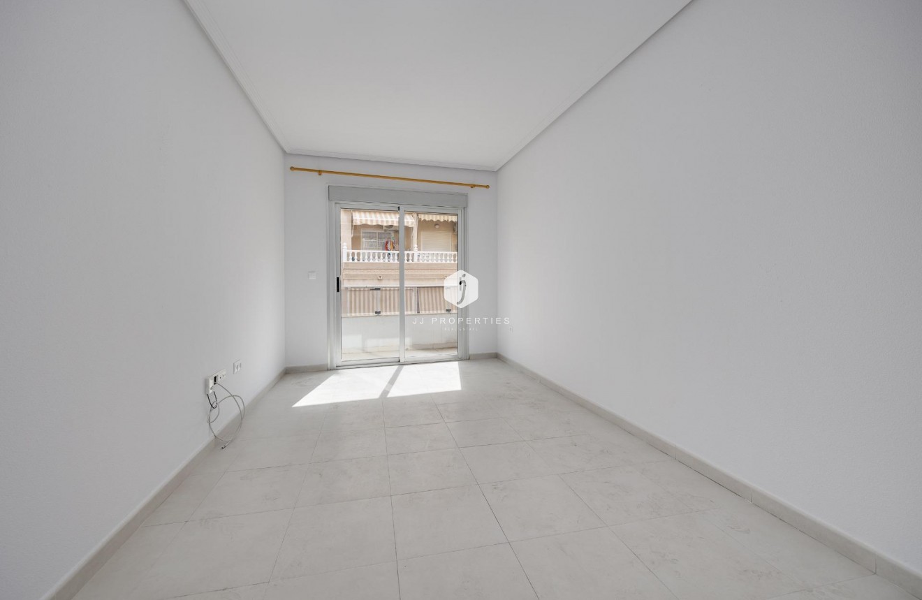 Tweedehands - Appartement / flat -
Torrevieja - Estacion de autobuses