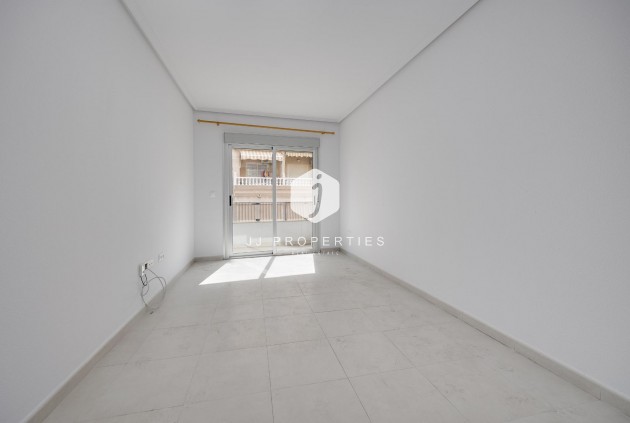 Tweedehands - Appartement / flat -
Torrevieja - Estacion de autobuses