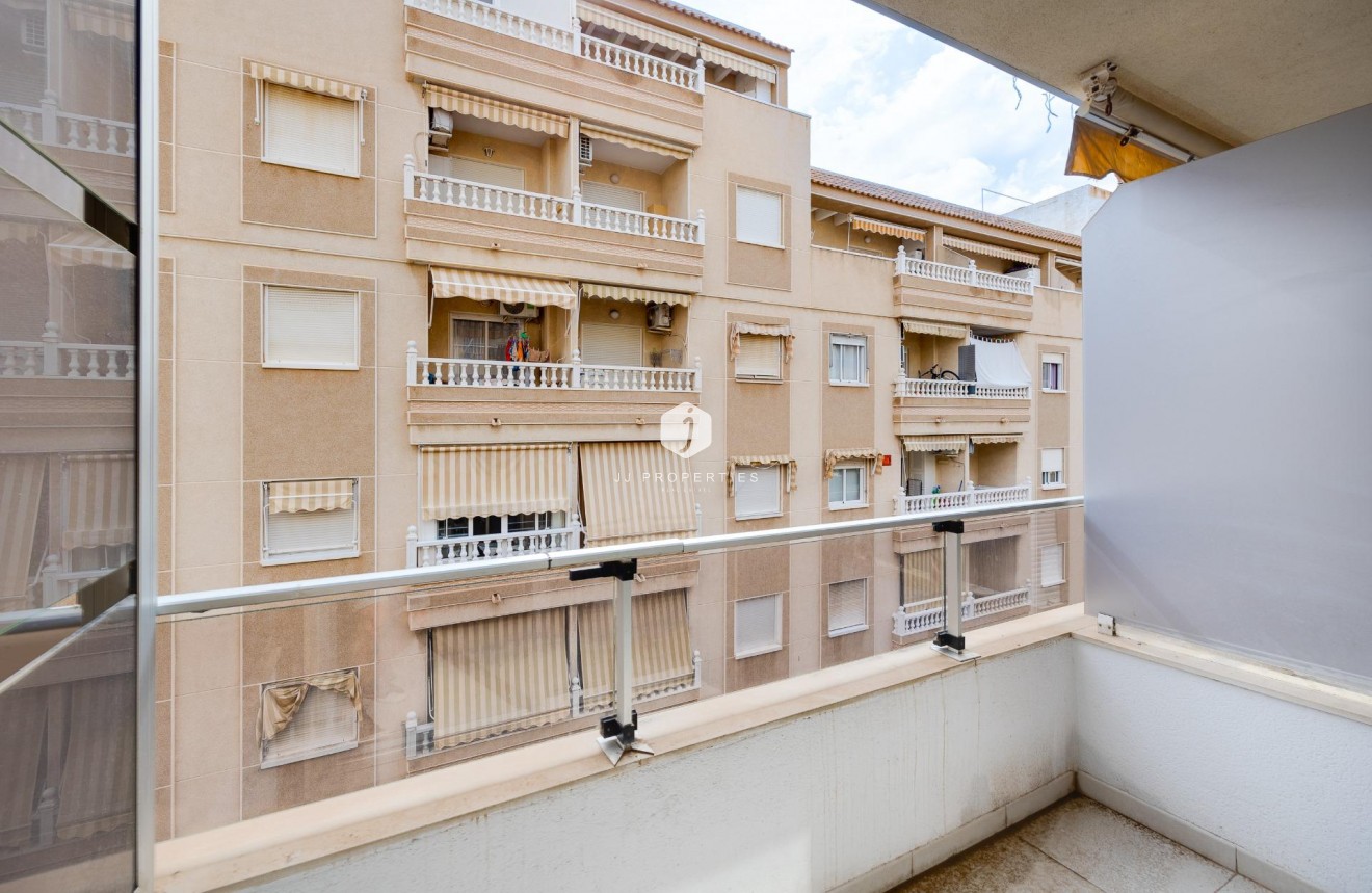 Tweedehands - Appartement / flat -
Torrevieja - Estacion de autobuses