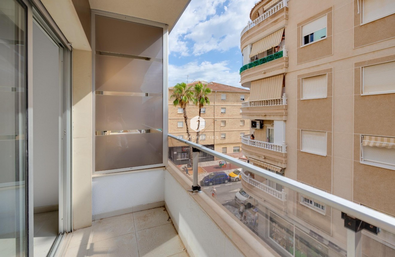 Tweedehands - Appartement / flat -
Torrevieja - Estacion de autobuses