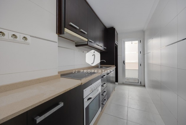 Tweedehands - Appartement / flat -
Torrevieja - Estacion de autobuses