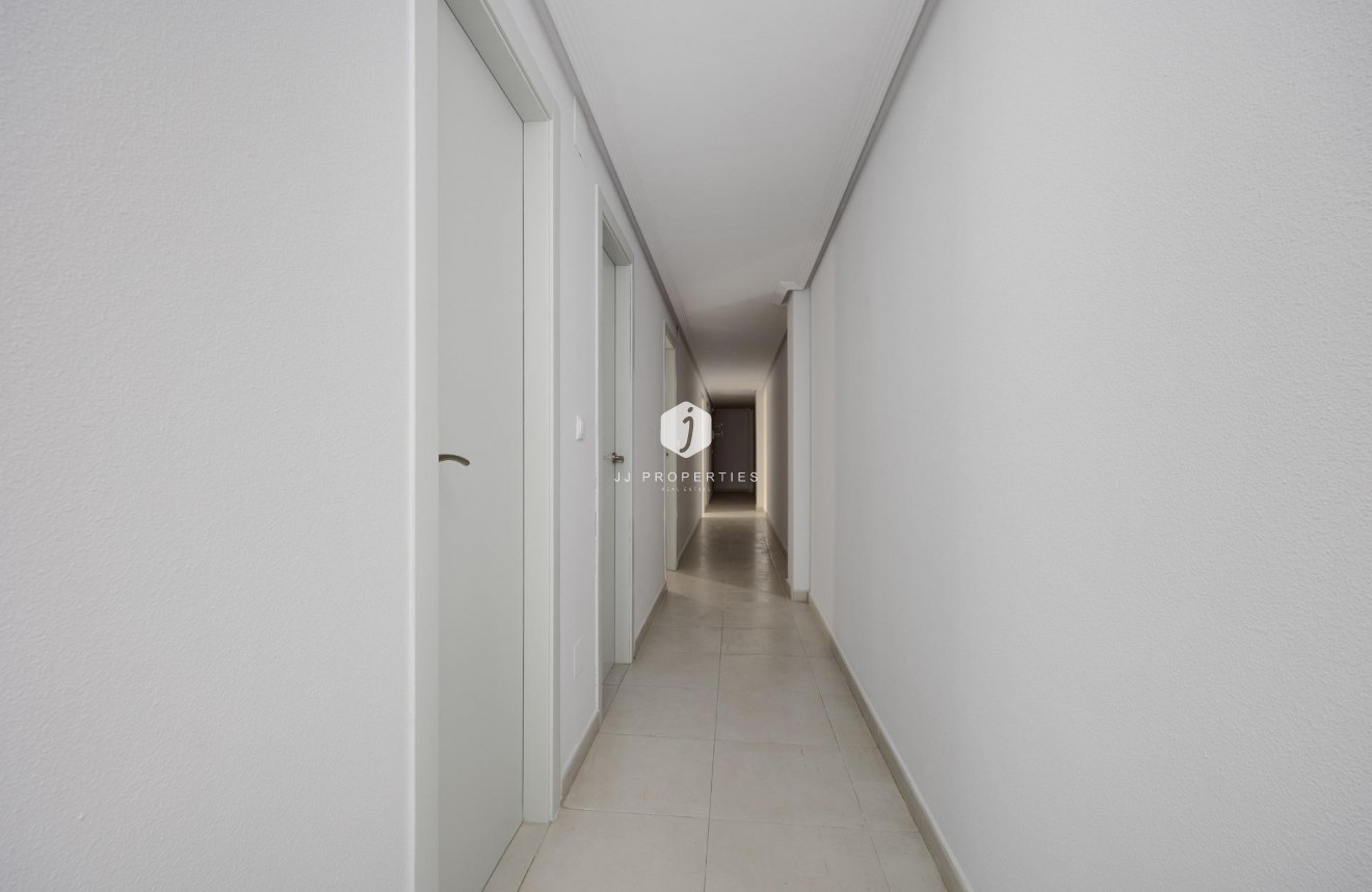 Tweedehands - Appartement / flat -
Torrevieja - Estacion de autobuses