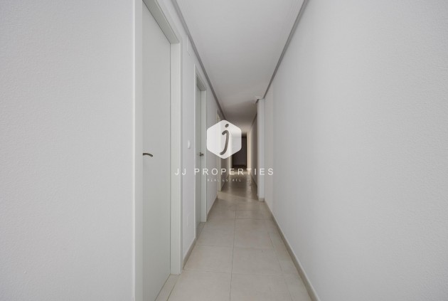 Tweedehands - Appartement / flat -
Torrevieja - Estacion de autobuses