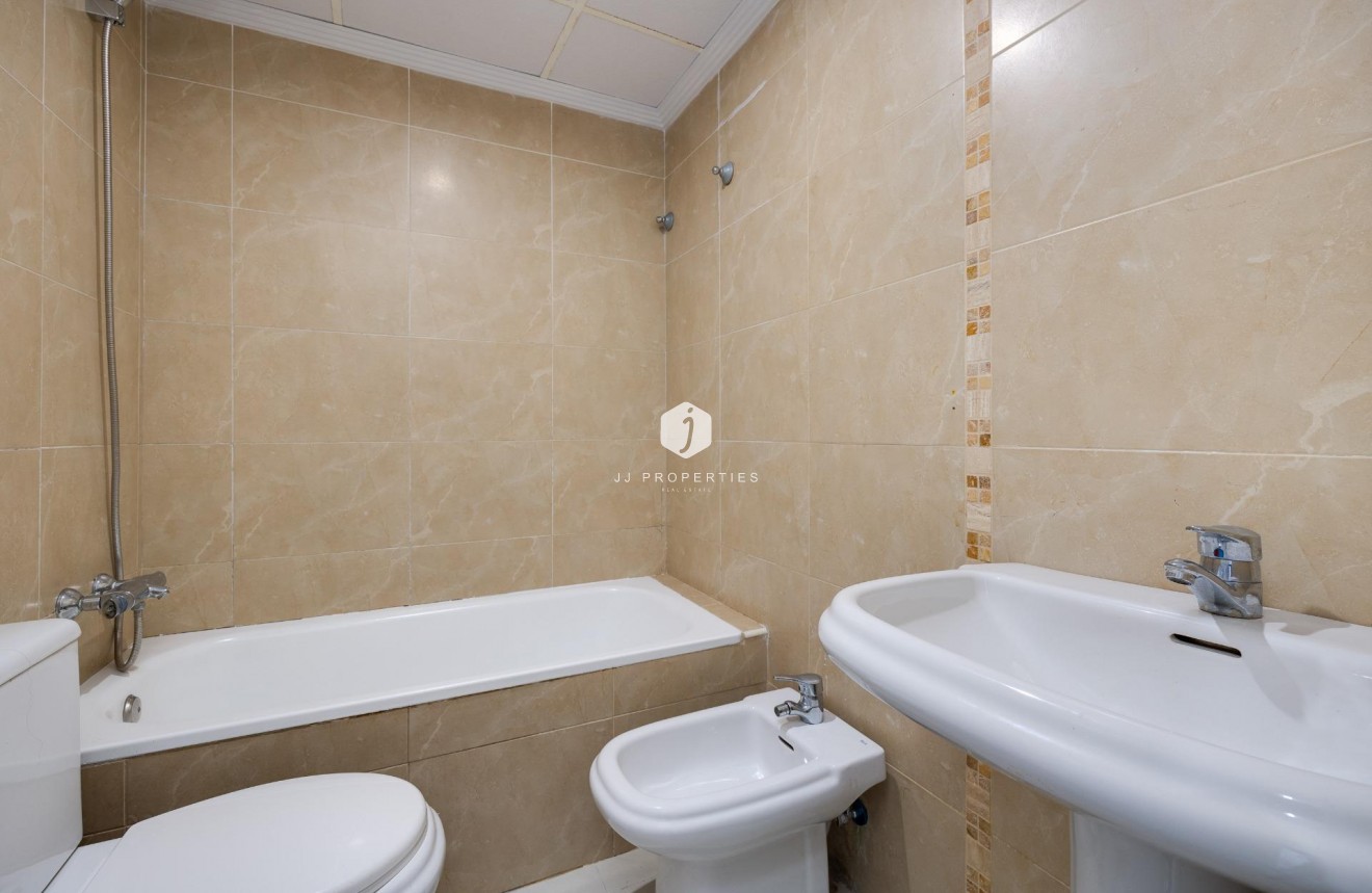 Tweedehands - Appartement / flat -
Torrevieja - Estacion de autobuses