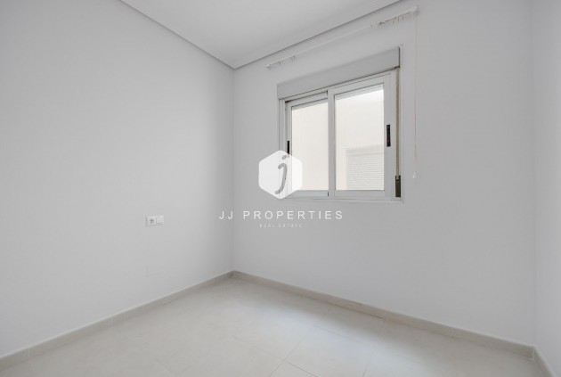 Tweedehands - Appartement / flat -
Torrevieja - Estacion de autobuses