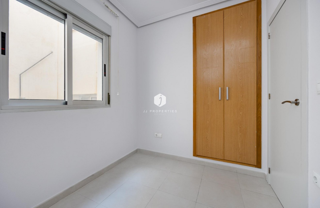 Tweedehands - Appartement / flat -
Torrevieja - Estacion de autobuses
