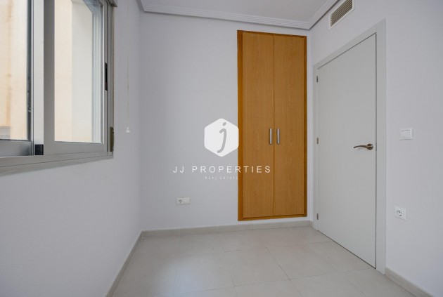 Tweedehands - Appartement / flat -
Torrevieja - Estacion de autobuses