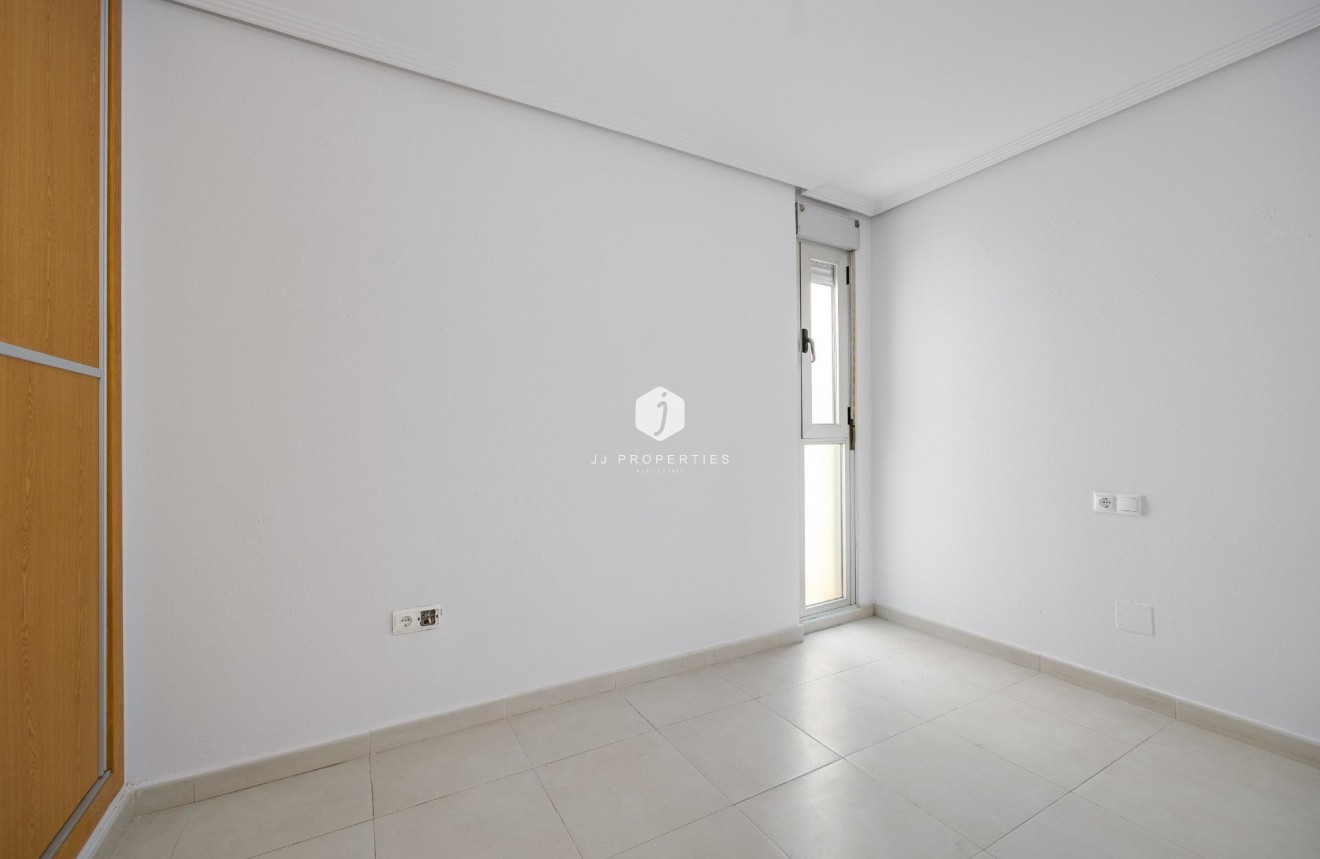 Tweedehands - Appartement / flat -
Torrevieja - Estacion de autobuses