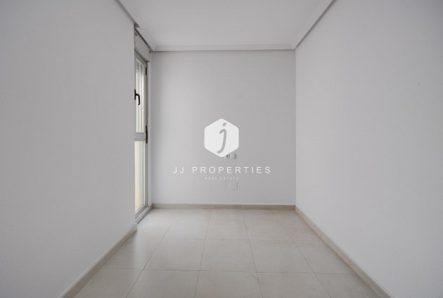 Tweedehands - Appartement / flat -
Torrevieja - Estacion de autobuses