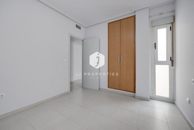 Tweedehands - Appartement / flat -
Torrevieja - Estacion de autobuses