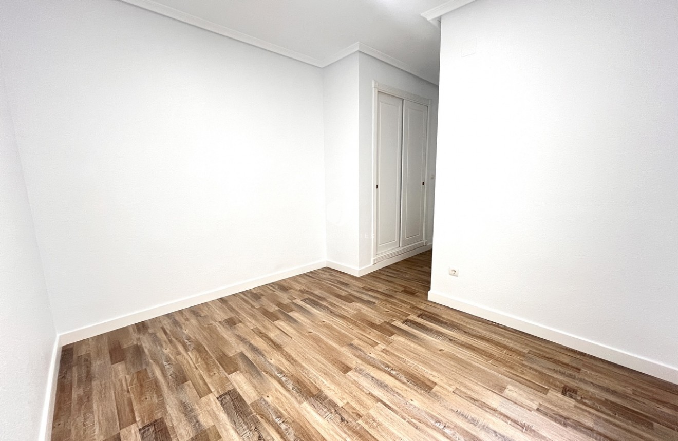 Tweedehands - Appartement / flat -
San Miguel de Salinas - Inland