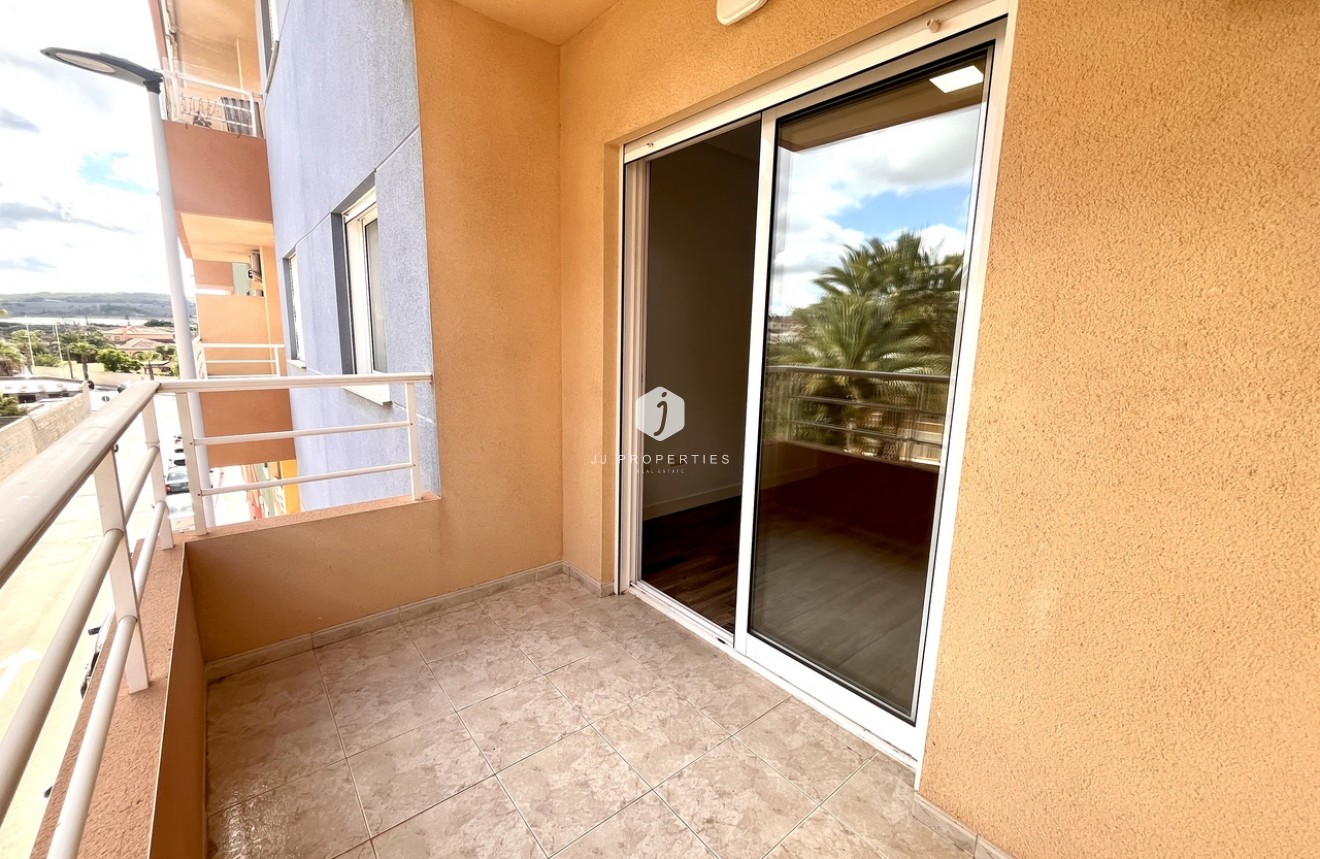 Tweedehands - Appartement / flat -
San Miguel de Salinas - Inland