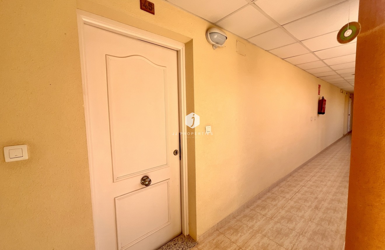 Tweedehands - Appartement / flat -
San Miguel de Salinas - Inland