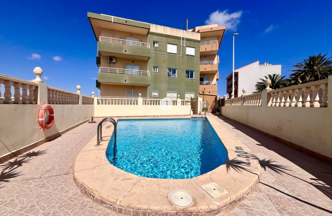 Tweedehands - Appartement / flat -
San Miguel de Salinas - Inland