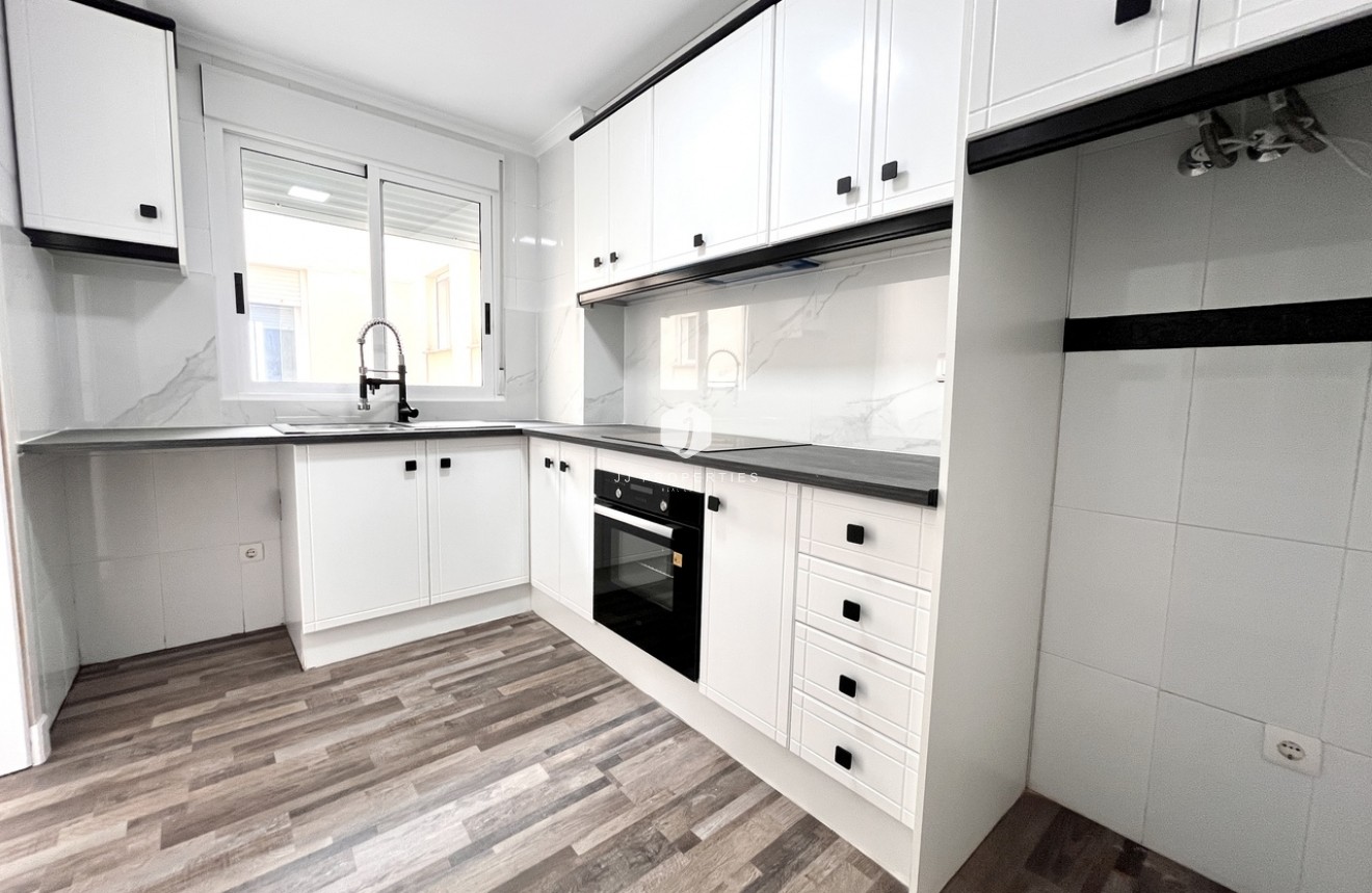 Tweedehands - Appartement / flat -
San Miguel de Salinas - Inland