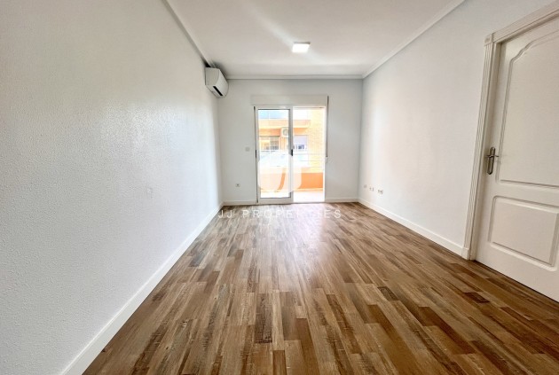 Tweedehands - Appartement / flat -
San Miguel de Salinas - Inland