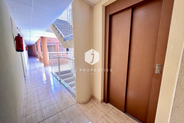 Tweedehands - Appartement / flat -
San Miguel de Salinas - Inland