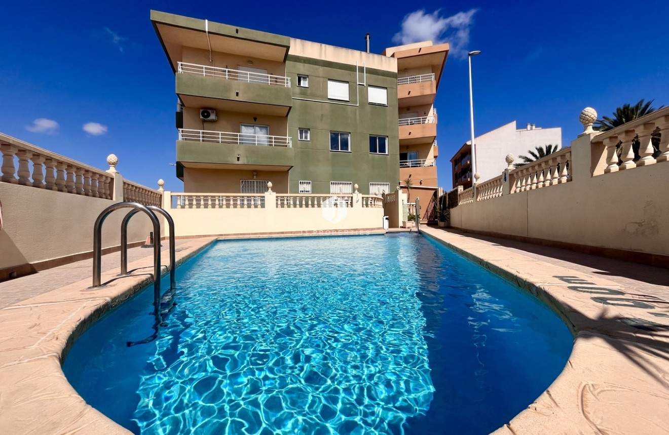 Tweedehands - Appartement / flat -
San Miguel de Salinas - Inland