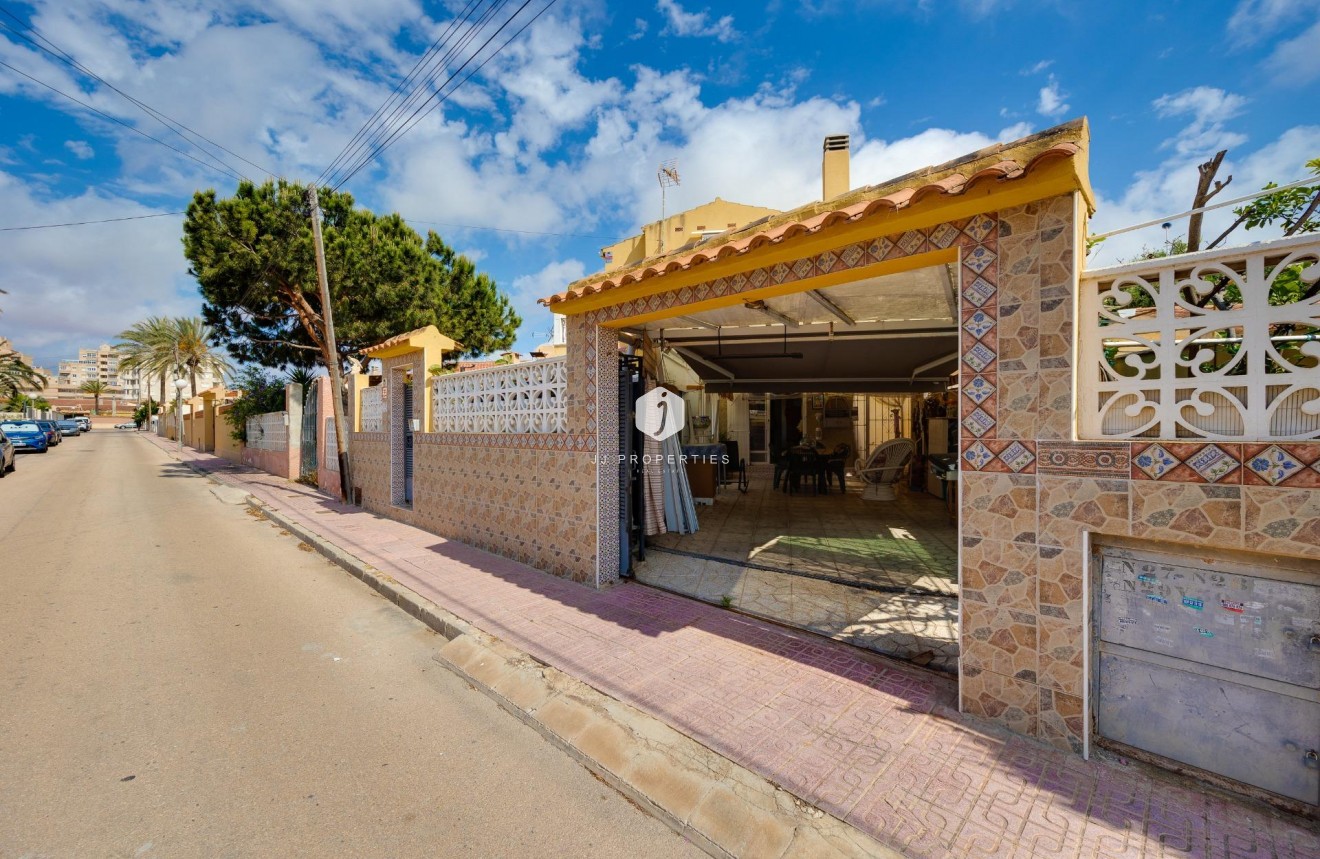 Tweedehands - Villa -
Torrevieja - aguas nuevas