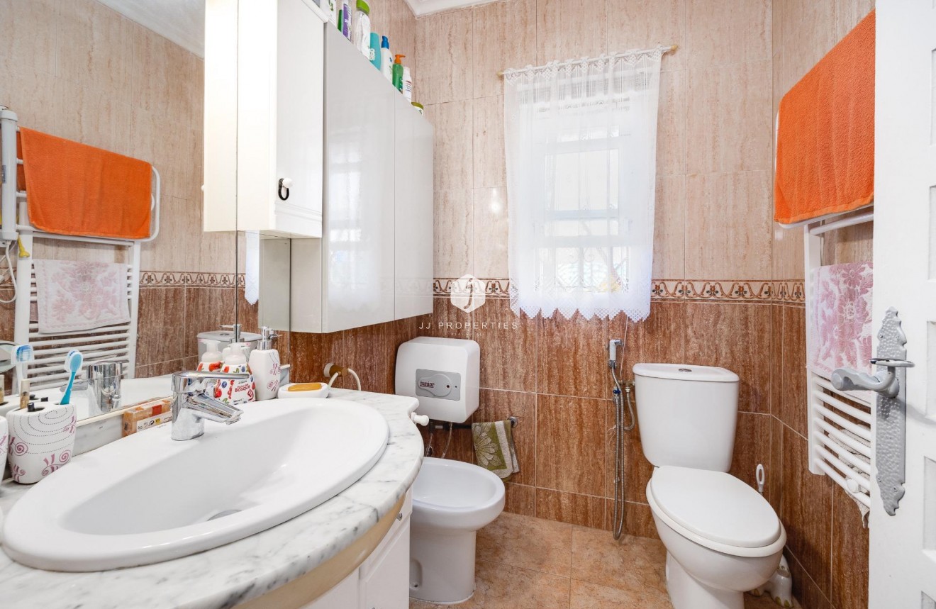 Tweedehands - Villa -
Torrevieja - aguas nuevas