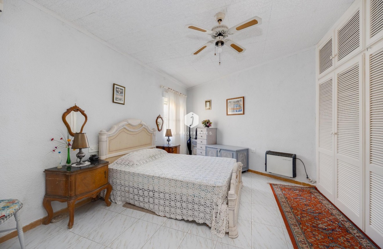 Tweedehands - Villa -
Torrevieja - aguas nuevas